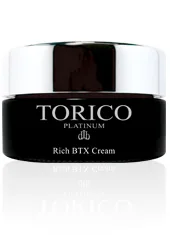 白い背景に黒い丸型ジャーが置かれ、「TORICO PLATINUM Rich BTX Cream」と書かれています。